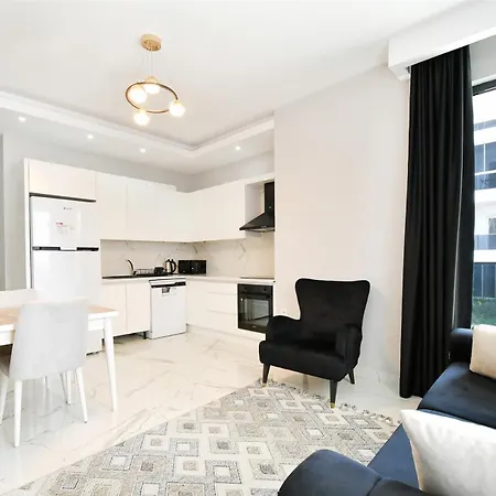 White Sail Spacious 2-bedroom Steps From Yekta Mall In Mahmutlar, דירה
