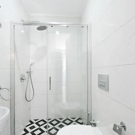 White Sail Spacious 2-bedroom Steps From Yekta Mall In Mahmutlar, דירה *