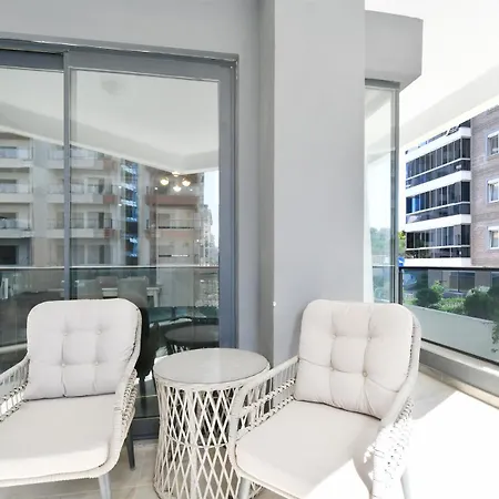 White Sail Spacious 2-bedroom Steps From Yekta Mall In Mahmutlar, Lägenhet