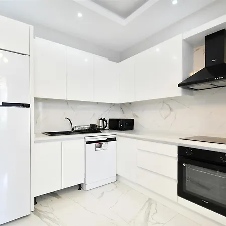 White Sail Spacious 2-bedroom Steps From Yekta Mall In Mahmutlar, Lägenhet *